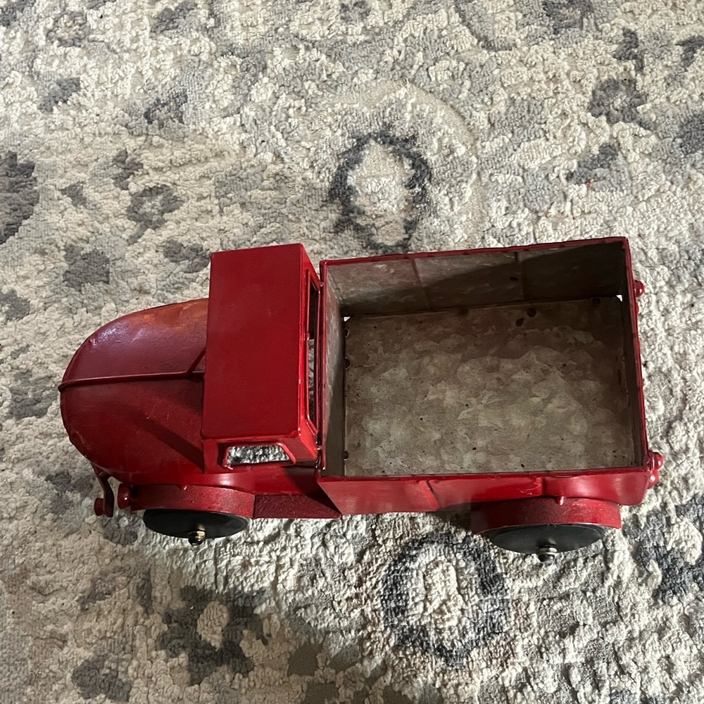 Classic Red Truck Decor - Picture 3 of 6
